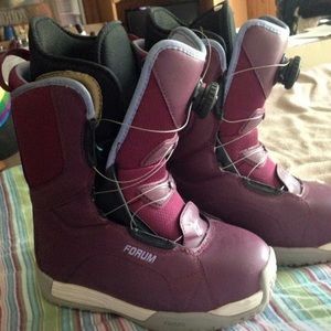 Forum women’s snowboard boots 7.5